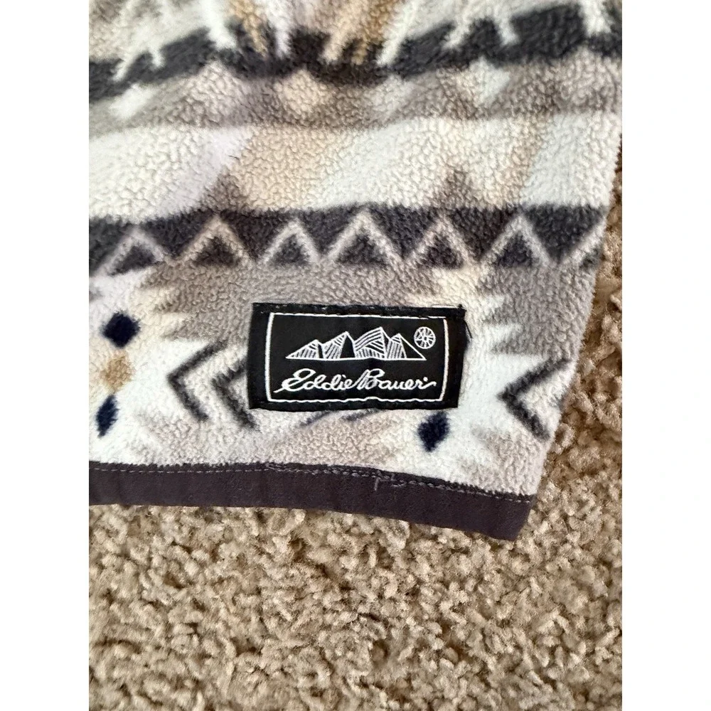 Eddie Bauer Mens XL Pullover Fleece Aztec White Blue Gray Crew Neck Soft Warm - Picture 2 of 7